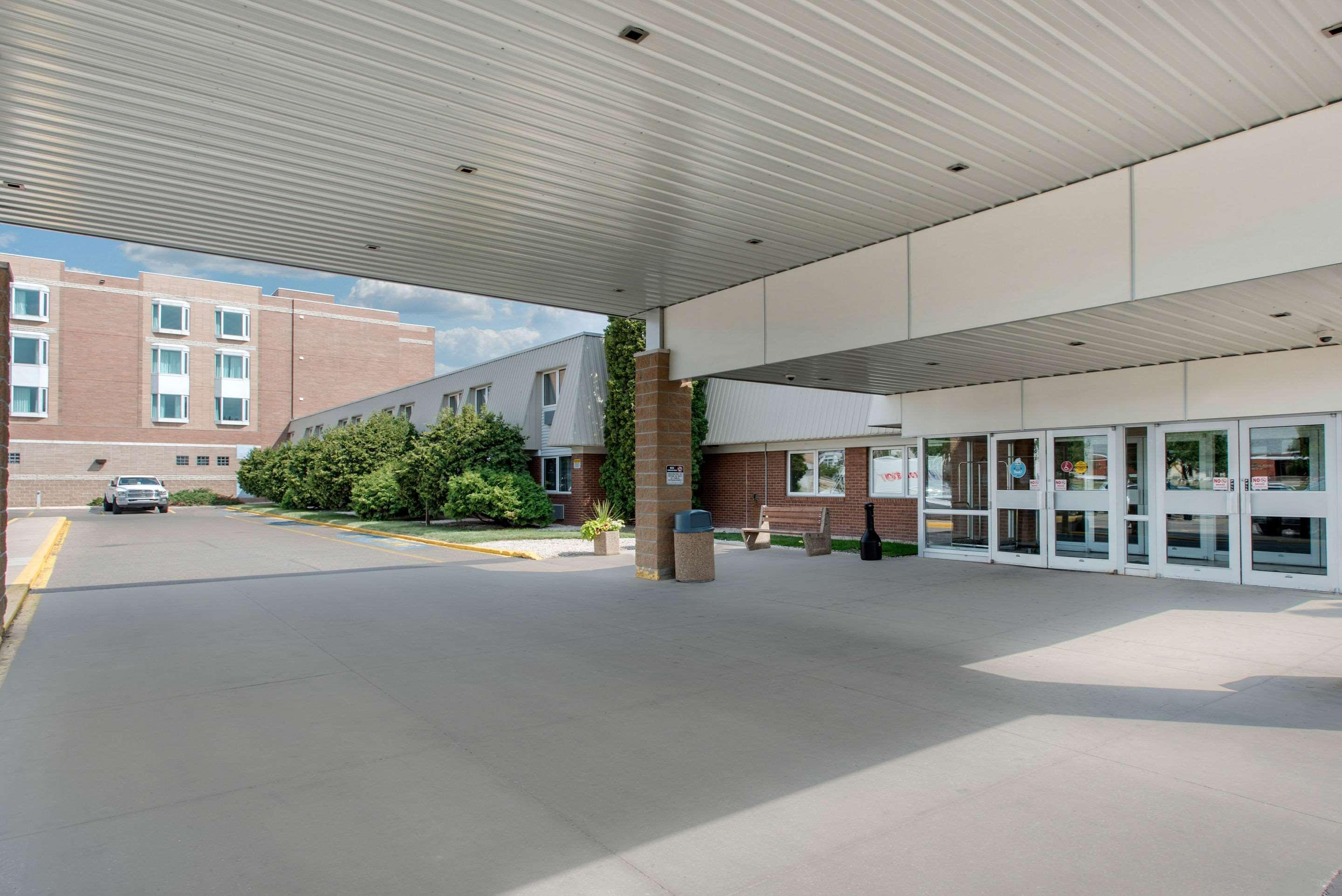 Clarion Hotel & Suites Brandon Exterior foto
