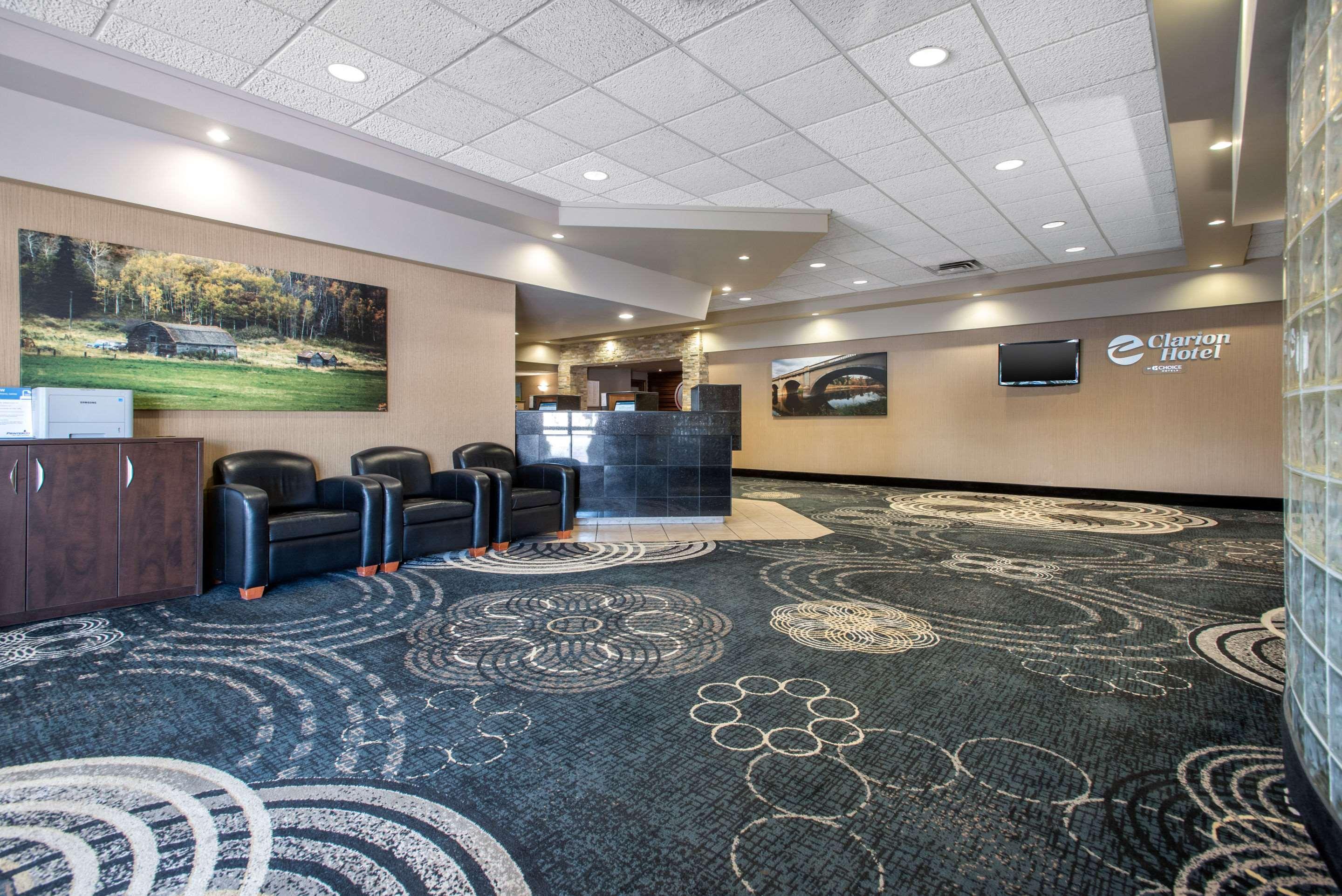 Clarion Hotel & Suites Brandon Exterior foto
