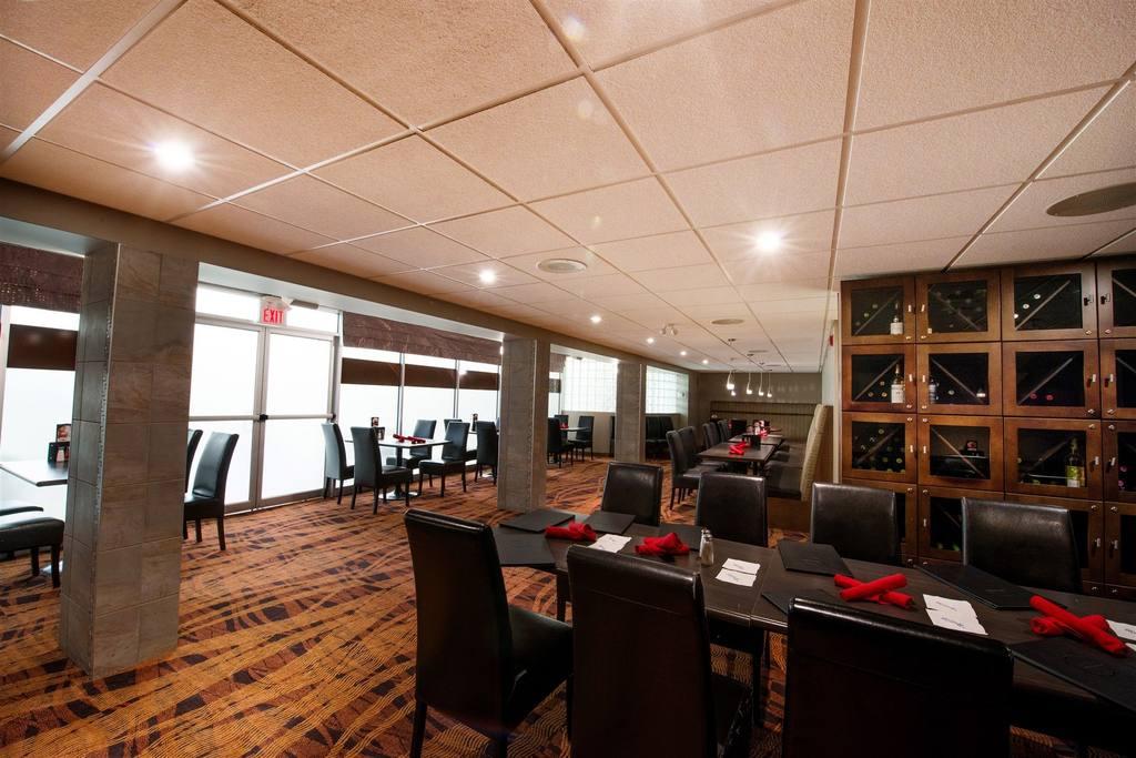 Clarion Hotel & Suites Brandon Exterior foto