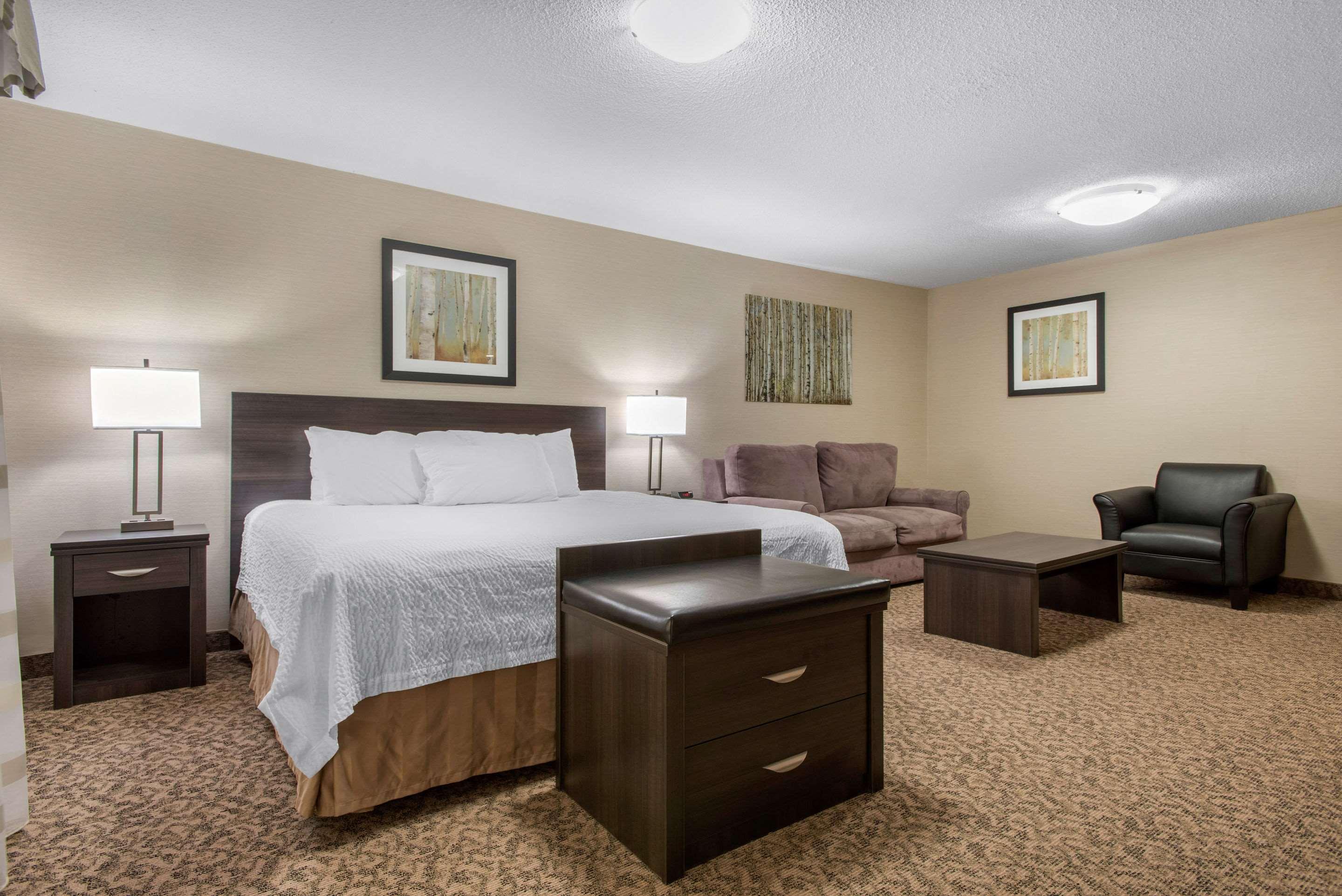 Clarion Hotel & Suites Brandon Exterior foto