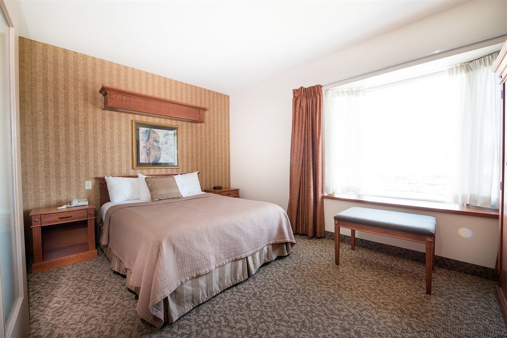 Clarion Hotel & Suites Brandon Exterior foto