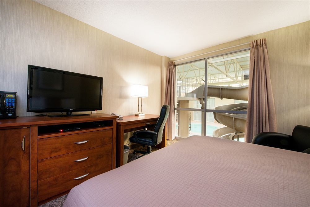 Clarion Hotel & Suites Brandon Exterior foto